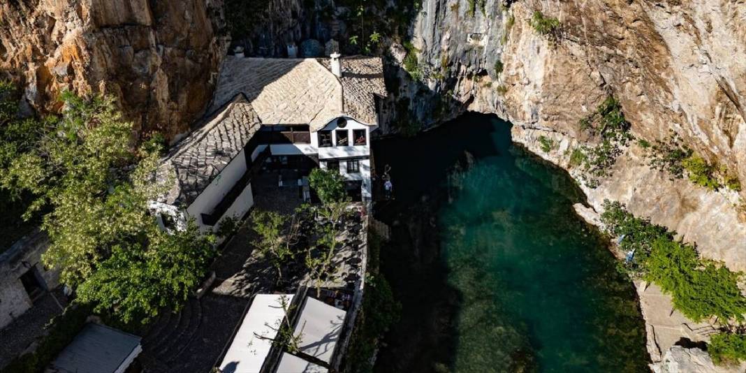6 asırdır Anadolu’dan Balkanlar’a uzanıyor! Dik kayalıkların yamacında Blagaj Tekkesi 6